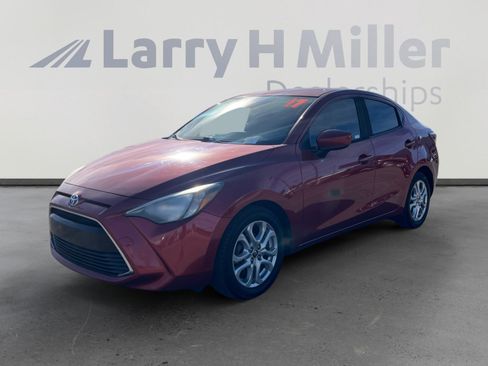 Used 2017 Toyota Yaris iA image 1
