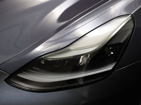 Used 2023 Tesla Model 3 Standard Range image 4