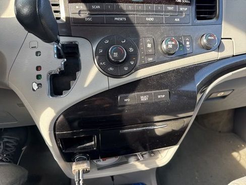 Used 2012 Toyota Sienna LE image 11