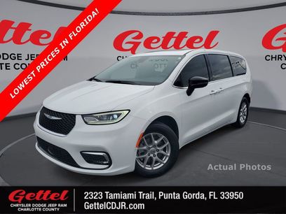 Used 2025 Chrysler Pacifica Select