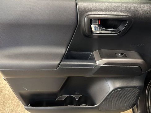 Used 2017 Toyota Tacoma TRD Sport w/ Premium & Technology Package AWD/4WD image 22