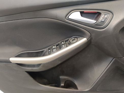 Used 2016 Ford Focus Titanium FWD image 27