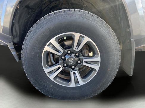 Used 2019 Toyota Tacoma TRD Sport AWD/4WD image 38
