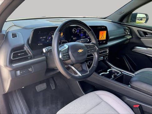 Used 2025 Chevrolet Traverse LT w/ Enhanced Driving Package FWD image 18