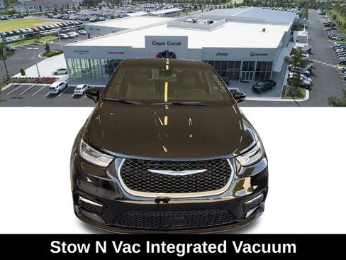 New 2026 Chrysler Pacifica Limited FWD image 8