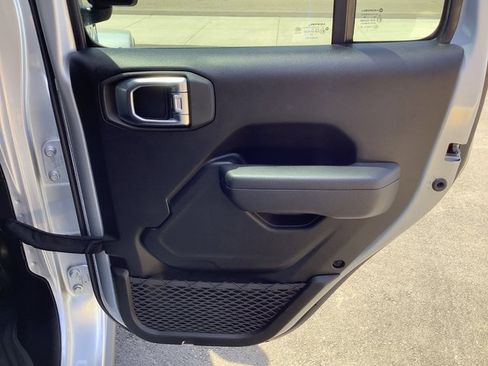 Used 2023 Jeep Gladiator Willys image 36