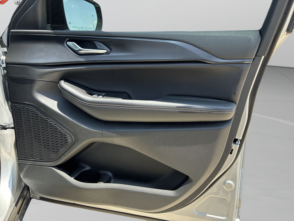 New 2025 Jeep Grand Cherokee Altitude RWD image 31
