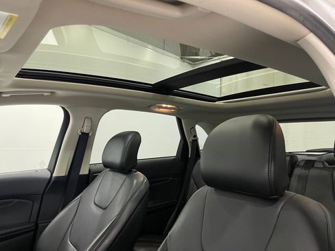 Used 2018 Ford Edge Titanium w/ Canadian Touring Package image 12