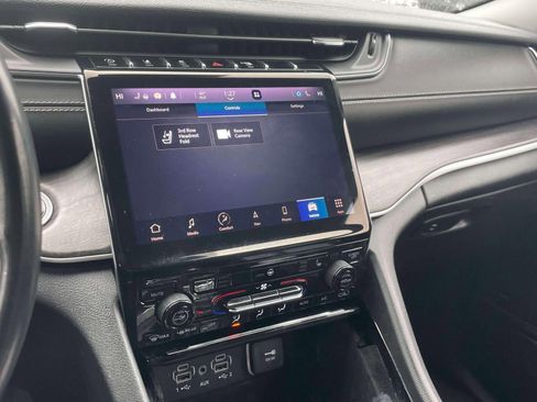 Used 2021 Jeep Grand Cherokee L Limited image 27