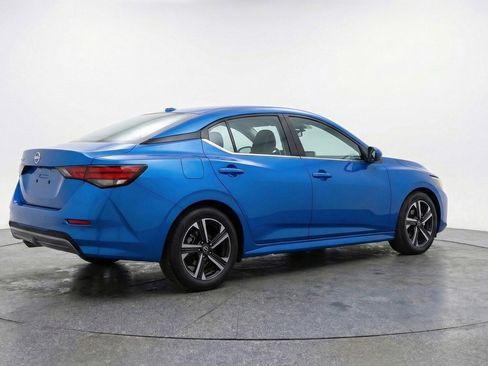 Used 2025 Nissan Sentra SV image 7