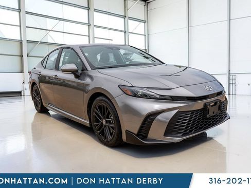 Used 2025 Toyota Camry SE FWD image 28