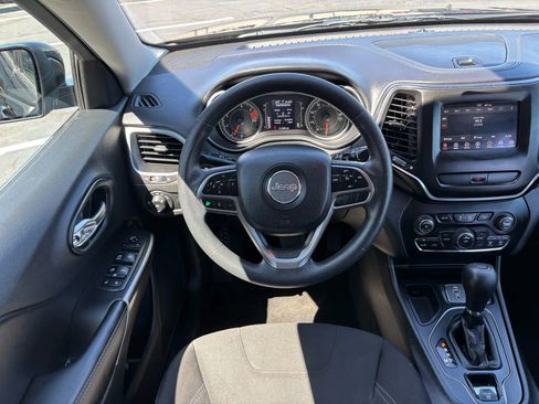 Used 2019 Jeep Cherokee Latitude w/ Popular Appearance Group image 10