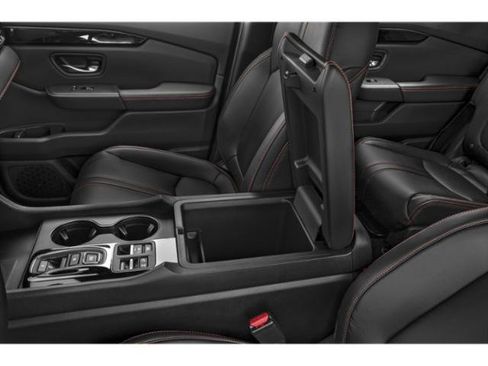 Used 2025 Honda Pilot TrailSport image 14