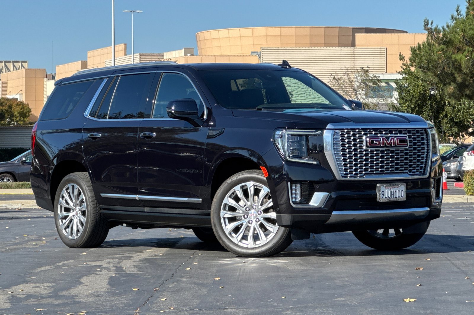 Used 2023 GMC Yukon Denali w/ Denali Reserve Package AWD/4WD image 2