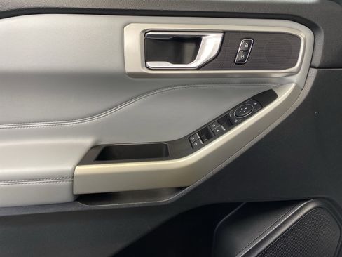 Used 2021 Ford Explorer XLT w/ Equipment Group 202A image 12