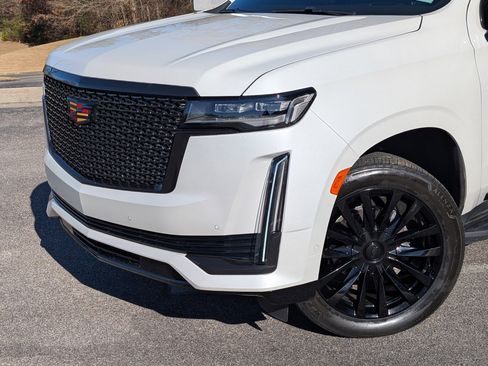 Used 2023 Cadillac Escalade Premium Luxury image 13