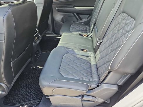 Certified 2025 Volkswagen Atlas SEL Premium R-Line AWD/4WD image 39
