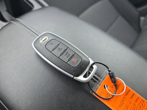 Used 2025 Nissan Sentra SV image 33