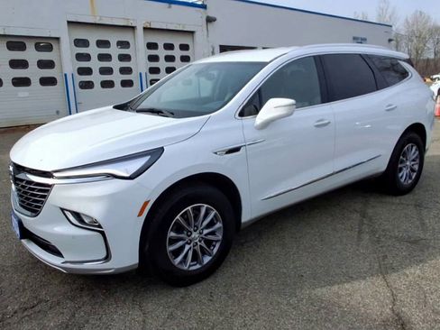 Certified 2024 Buick Enclave Essence image 4