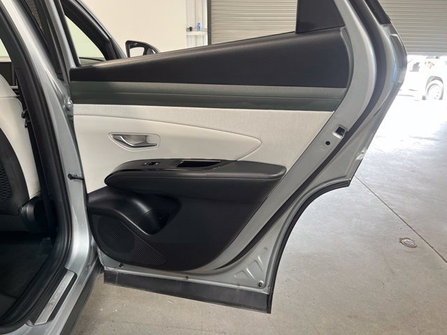 Used 2025 Hyundai Tucson Limited AWD/4WD image 16