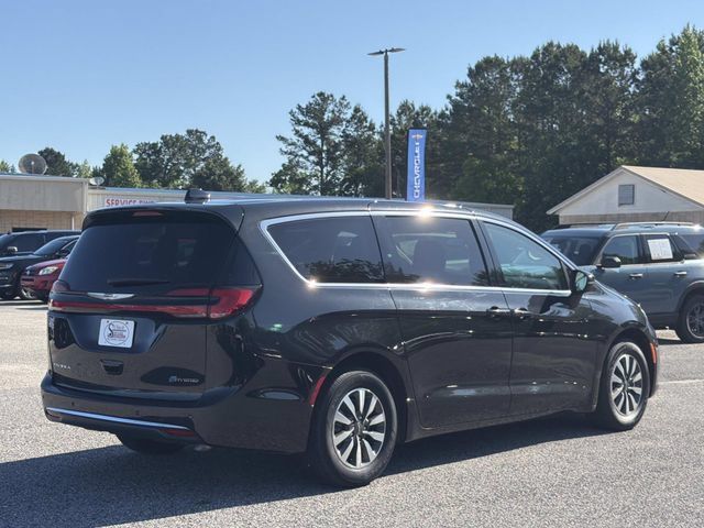 Used 2023 Chrysler Pacifica Touring-L FWD image 6