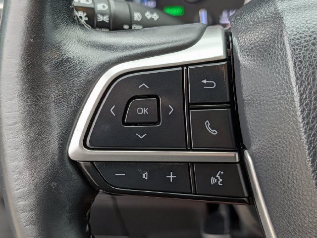 Used 2022 Toyota Highlander Bronze Edition FWD image 21