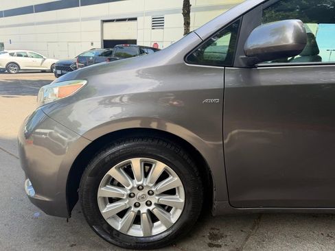 Used 2016 Toyota Sienna XLE w/ XLE Navigation Package AWD/4WD image 8