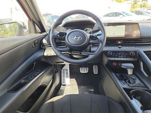 New 2025 Hyundai Elantra SEL image 10
