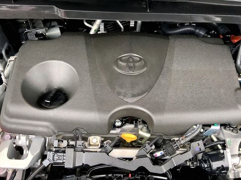 Used 2025 Toyota Sienna XSE w/ XSE Plus Package FWD image 32
