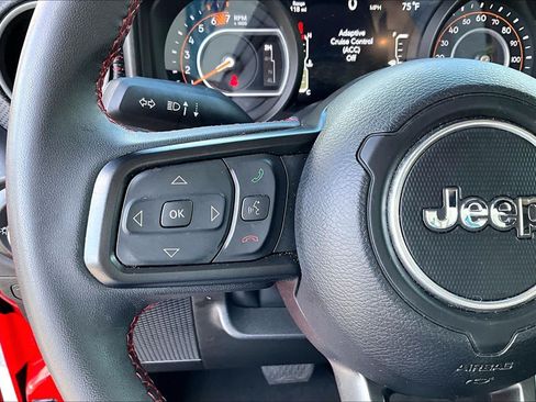 Used 2025 Jeep Wrangler Unlimited Rubicon AWD/4WD image 23