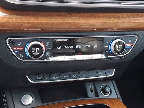 Used 2023 Audi Q5 2.0T Prestige w/ Prestige Package image 17