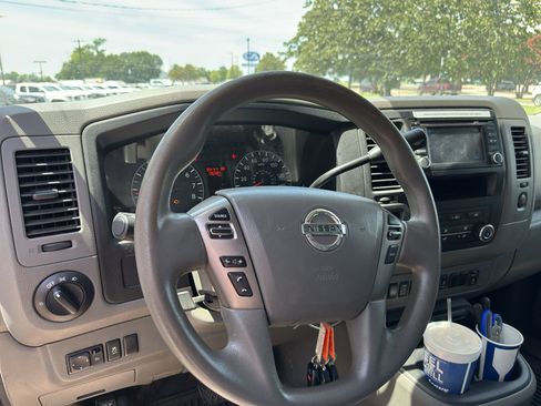 Used 2016 Nissan NV 2500 SV w/ Technology Package RWD image 16