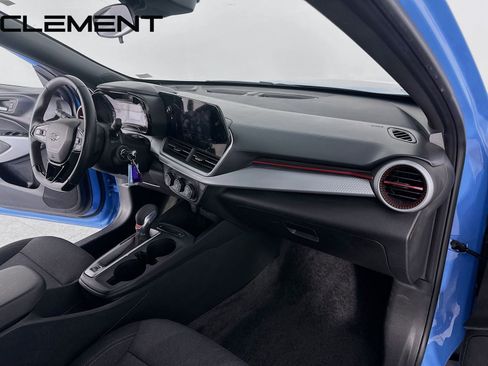 Used 2024 Chevrolet Trax RS image 33