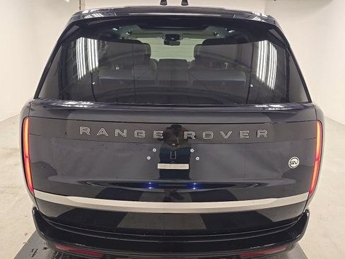Used 2023 Land Rover Range Rover SV AWD/4WD image 9