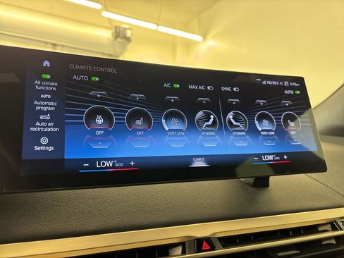 Used 2023 BMW iX xDrive50 image 26