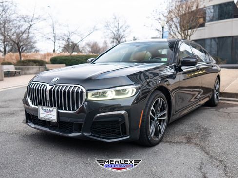 Used 2020 BMW 750i xDrive w/ M Sport Package image 3