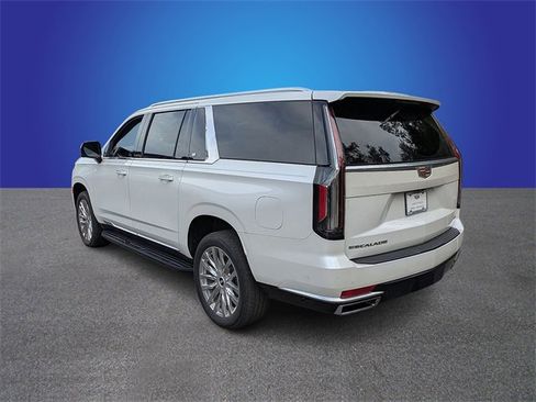 Used 2023 Cadillac Escalade ESV Premium Luxury image 3