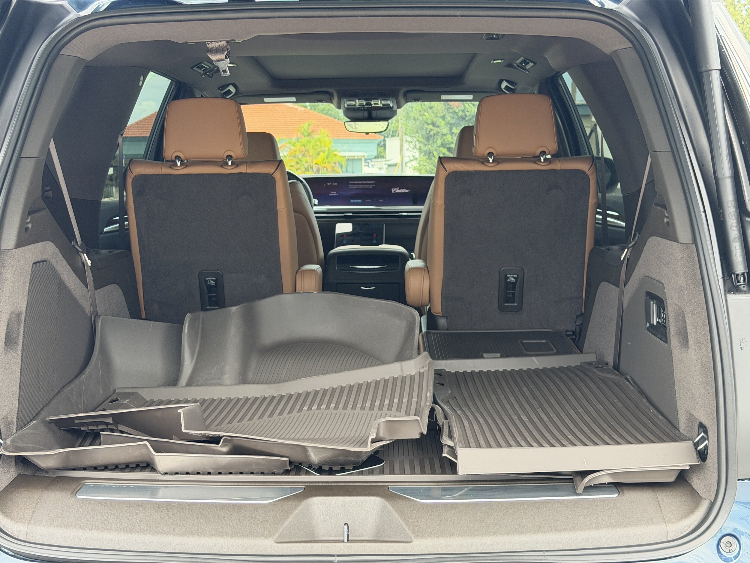 New 2026 Cadillac Escalade Luxury w/ LPO, Radiant Package AWD/4WD image 10