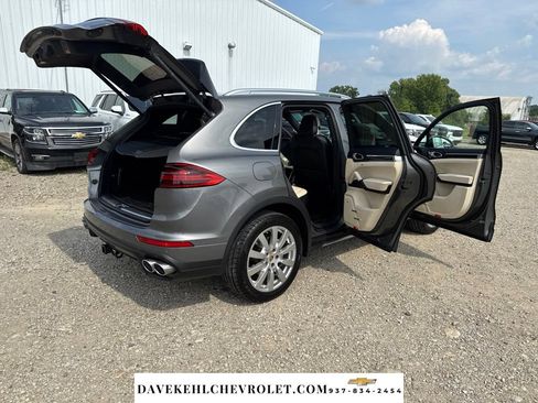 Used 2016 Porsche Cayenne S AWD/4WD image 35