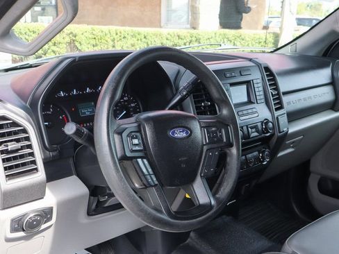 Used 2017 Ford F550 2WD Crew Cab Super Duty image 21