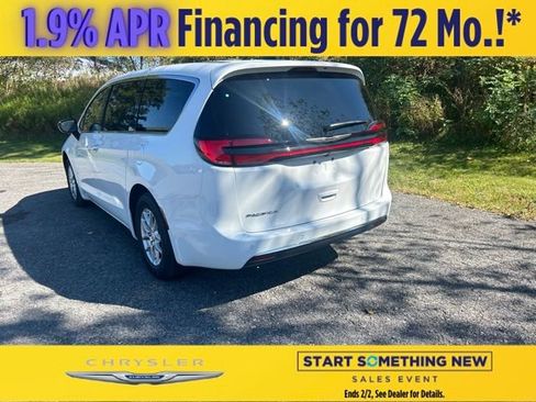 New 2026 Chrysler Pacifica Select image 7