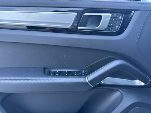 Certified 2023 Porsche Cayenne Turbo AWD/4WD image 12