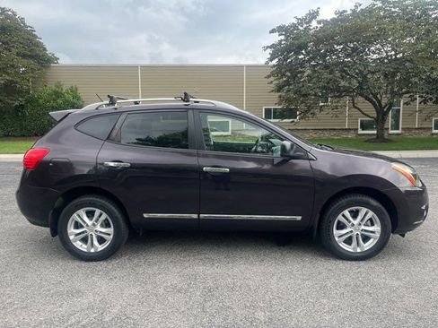 Used 2015 Nissan Rogue S w/ Convenience Package AWD/4WD image 2