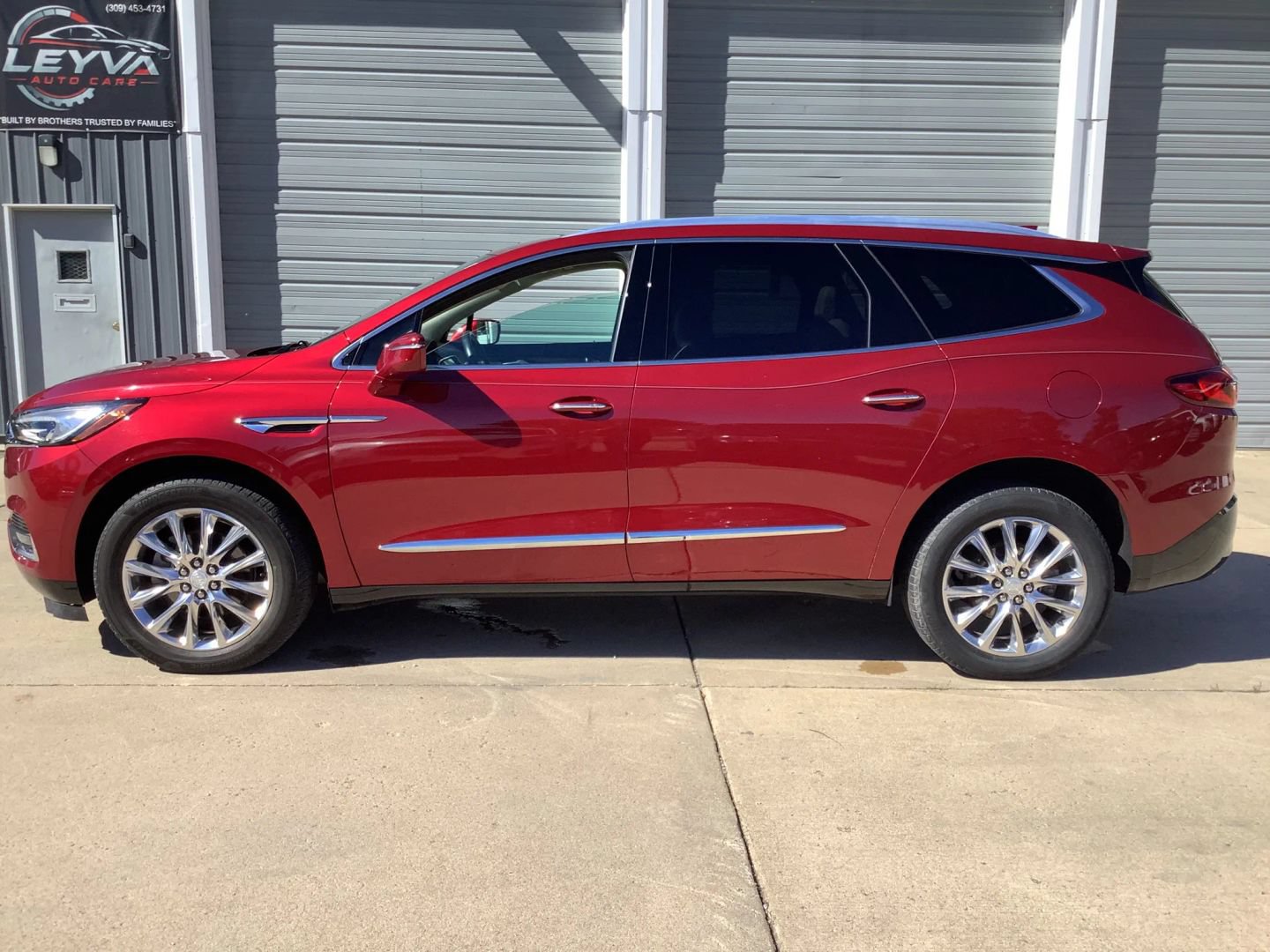 Used 2018 Buick Enclave Premium w/ Experience Buick Package AWD/4WD image 5