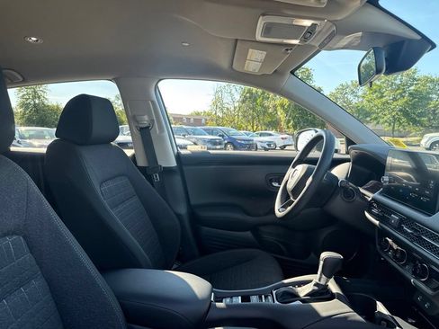 Certified 2027 Honda HR-V LX image 17