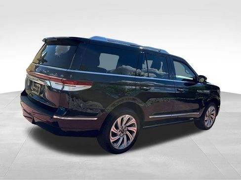 Certified 2024 Lincoln Navigator Premiere AWD/4WD image 10