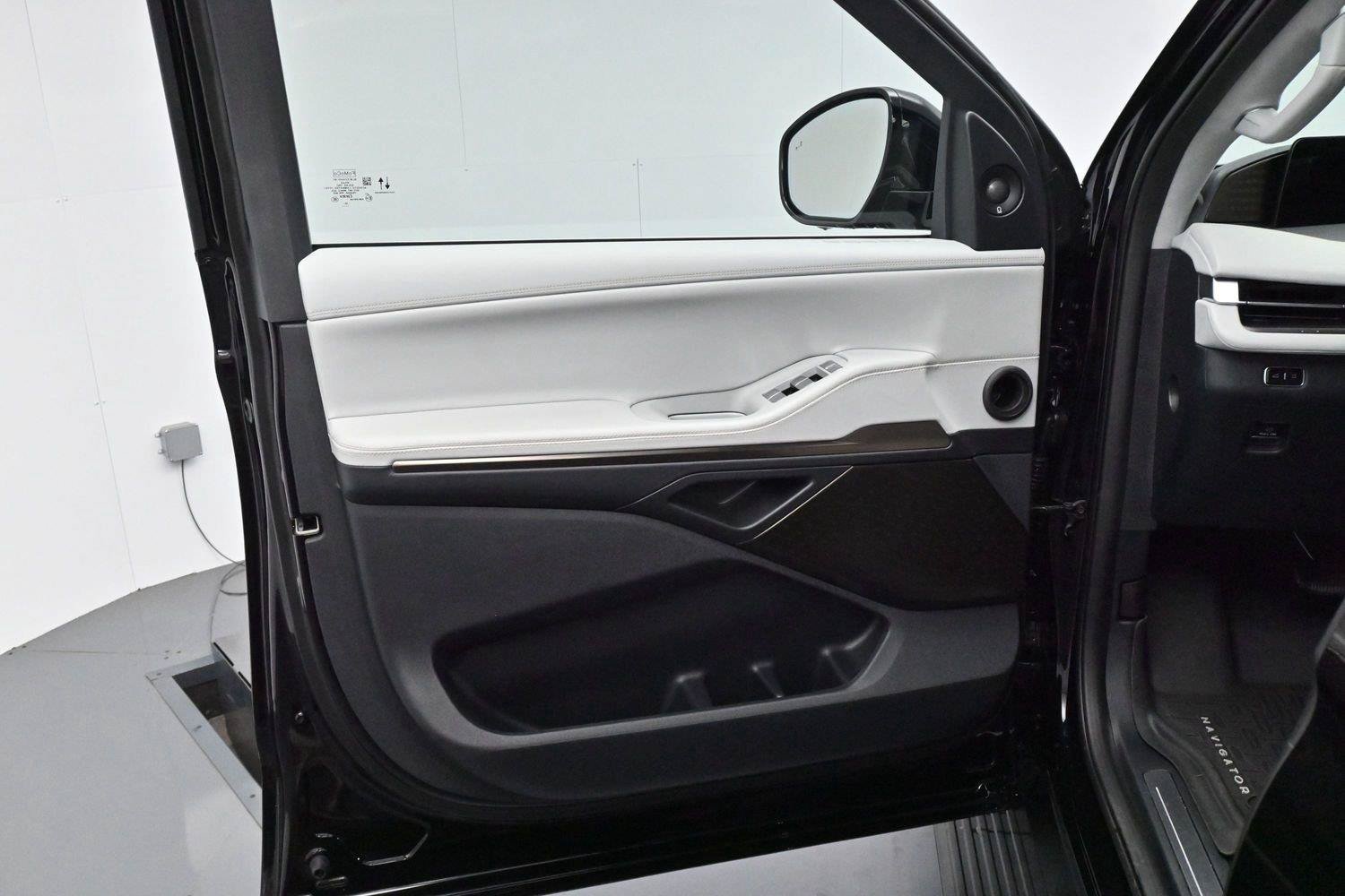 Used 2026 Lincoln Navigator L Black Label AWD/4WD image 14