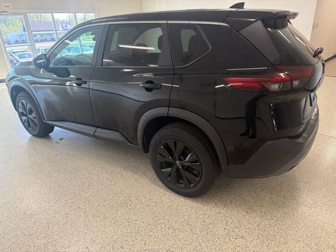 Used 2023 Nissan Rogue SV FWD image 7