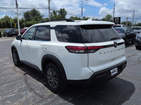 Used 2024 Nissan Pathfinder SV FWD image 5