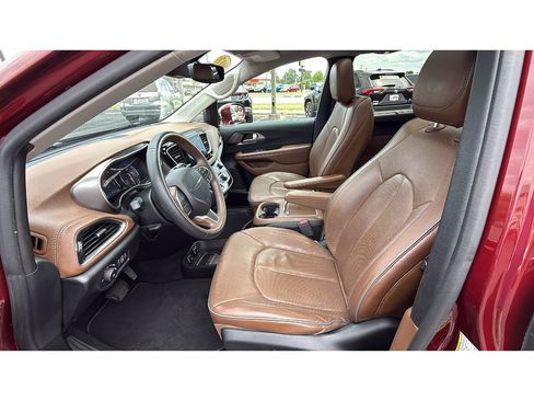 Used 2017 Chrysler Pacifica Limited w/ Advanced Safetytec Group FWD image 32